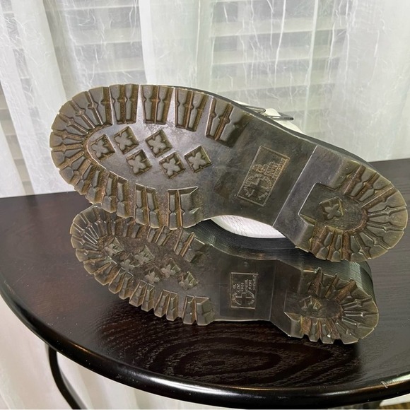 Dr. Martens Devon Heart Platform Boot SZ. 7 - Picture 7 of 10